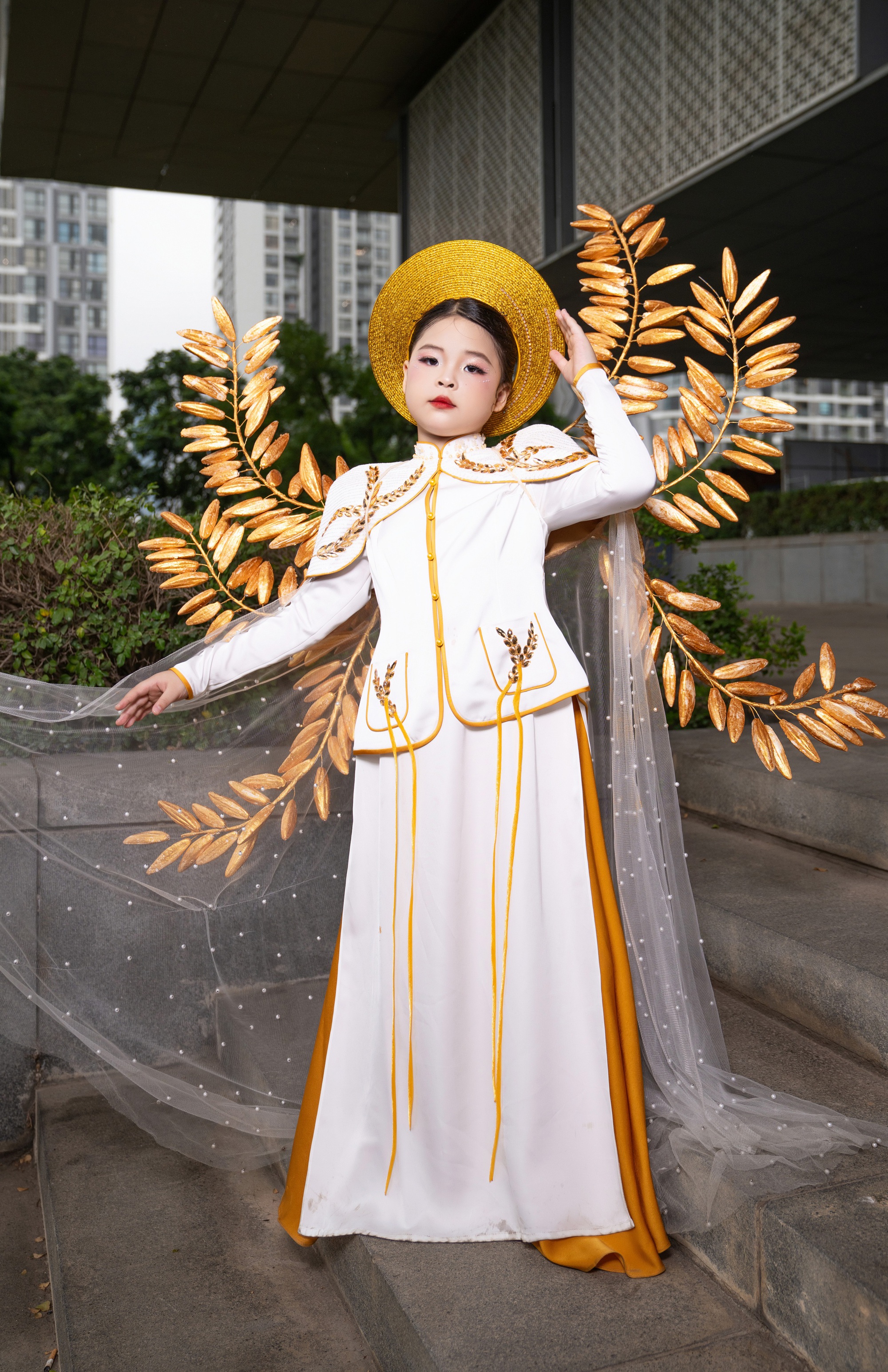 Mẫu nhí Nguyễn Lưu Hoài An tỏa sáng tại Lễ hội Áo dài Hà Nội 2025- Ảnh 5.