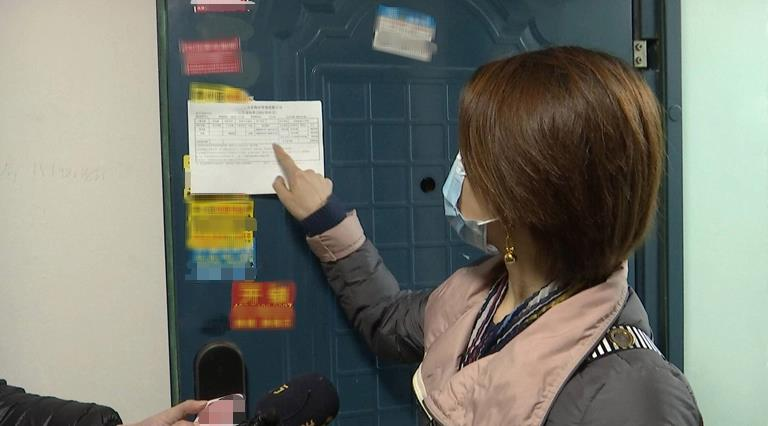 Mua nhà 2,6 tỷ đồng chưa kịp ở đã bị gia đình 8 người lạ “cướp” mất, chủ nhà chết sững- Ảnh 2.