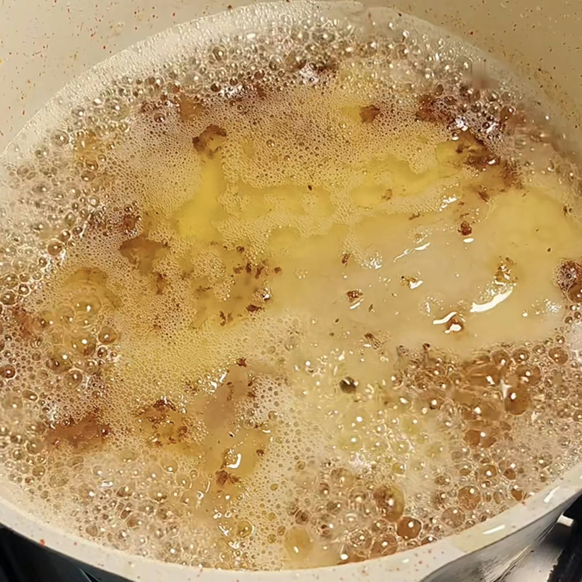 Tại sao nên cho cơm nguội vào dầu đã chiên?- Ảnh 5.