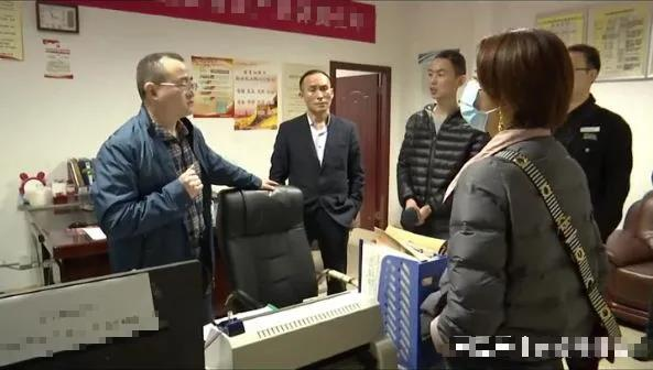 Mua nhà 2,6 tỷ đồng chưa kịp ở đã bị gia đình 8 người lạ “cướp” mất, chủ nhà chết sững- Ảnh 3.