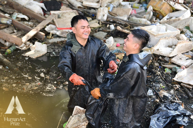 Chuyện chưa kể về những bạn trẻ ng&acirc;m m&igrave;nh trong nước: V&igrave; một "H&agrave; Nội xanh - D&ograve;ng s&ocirc;ng kh&ocirc;ng r&aacute;c"- Ảnh 1.