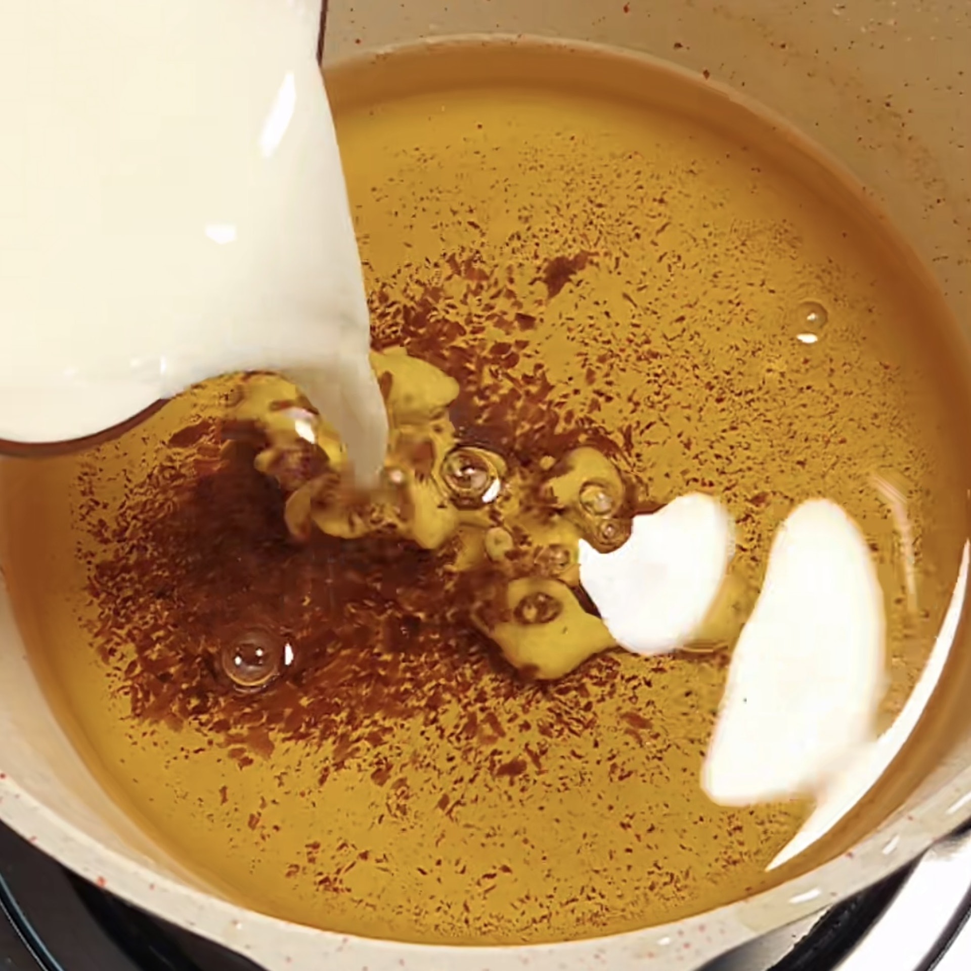 Tại sao nên cho cơm nguội vào dầu đã chiên?- Ảnh 4.