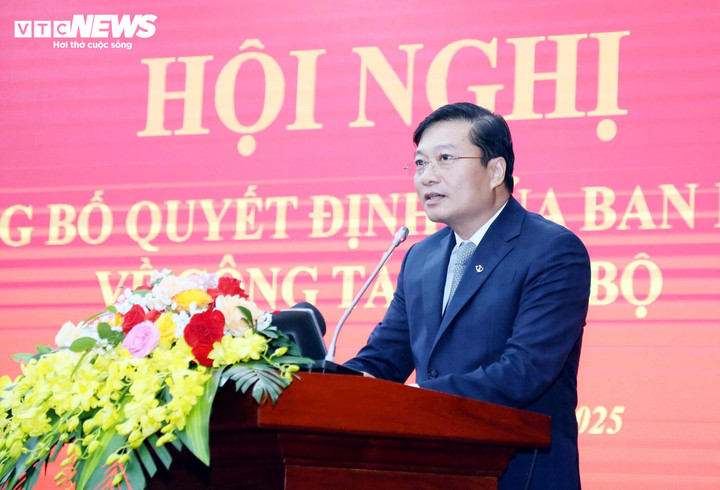 Ông Lê Hồng Vinh được bầu làm Chủ tịch UBND tỉnh Quảng Trị- Ảnh 1.