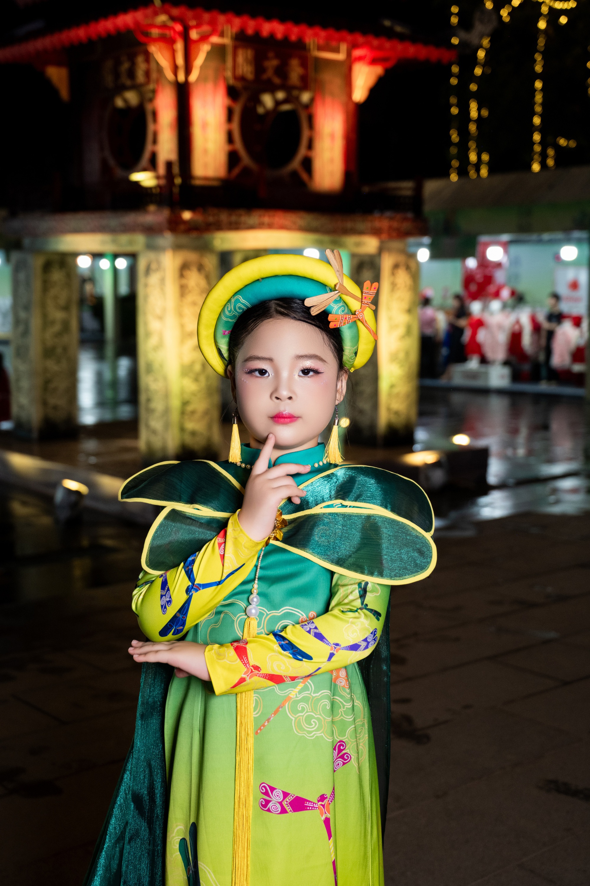 Mẫu nhí Nguyễn Lưu Hoài An tỏa sáng tại Lễ hội Áo dài Hà Nội 2025- Ảnh 9.