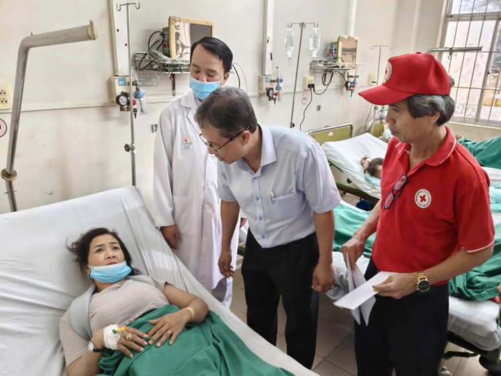 Nạn nhân sống sót vụ sạt lở đèo Khánh Lê: ‘Sau tiếng đá rơi là la hét và máu’- Ảnh 1.