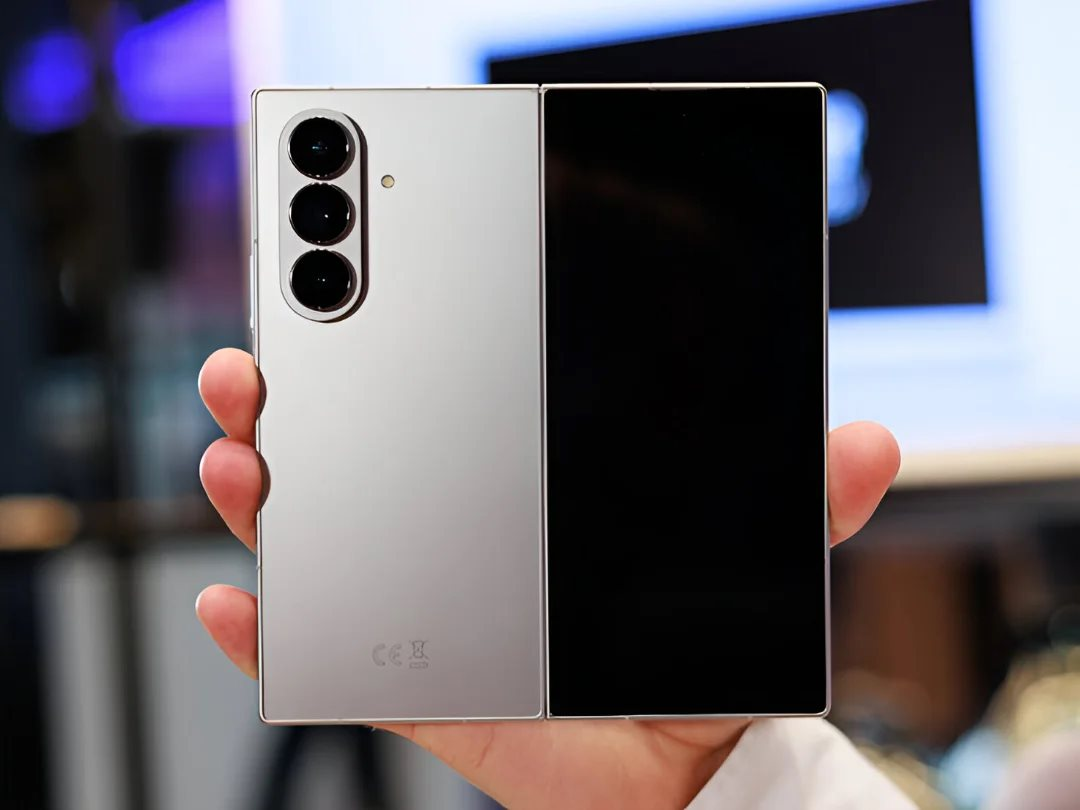 Đáng buồn thay, từ kẻ tiên phong, Samsung giờ chỉ biết ngồi chờ iPhone làm cái gì là "bắt chước cái đấy"?- Ảnh 4.