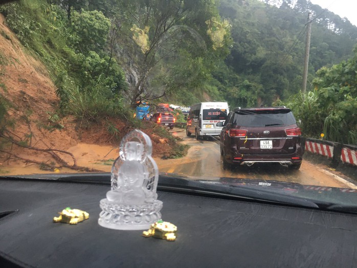 Đèo Ngoạn Mục sạt lở tại 12 vị trí, buộc phải đóng đèo- Ảnh 3. Đèo Ngoạn Mục sạt lở tại 12 vị trí, buộc phải đóng đèo- Ảnh 3.