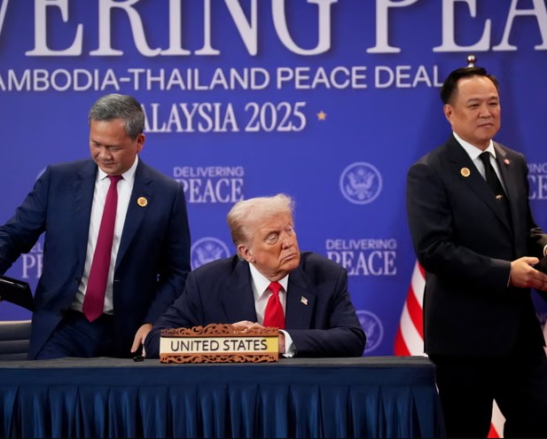 Biên giới Thái Lan–Campuchia súng lại nổ, thỏa thuận hòa bình bên bờ sụp đổ: Ông Trump 'tung đòn' đe dọa- Ảnh 1. Biên giới Thái Lan–Campuchia súng lại nổ, thỏa thuận hòa bình bên bờ sụp đổ: Ông Trump 'tung đòn' đe dọa- Ảnh 1.