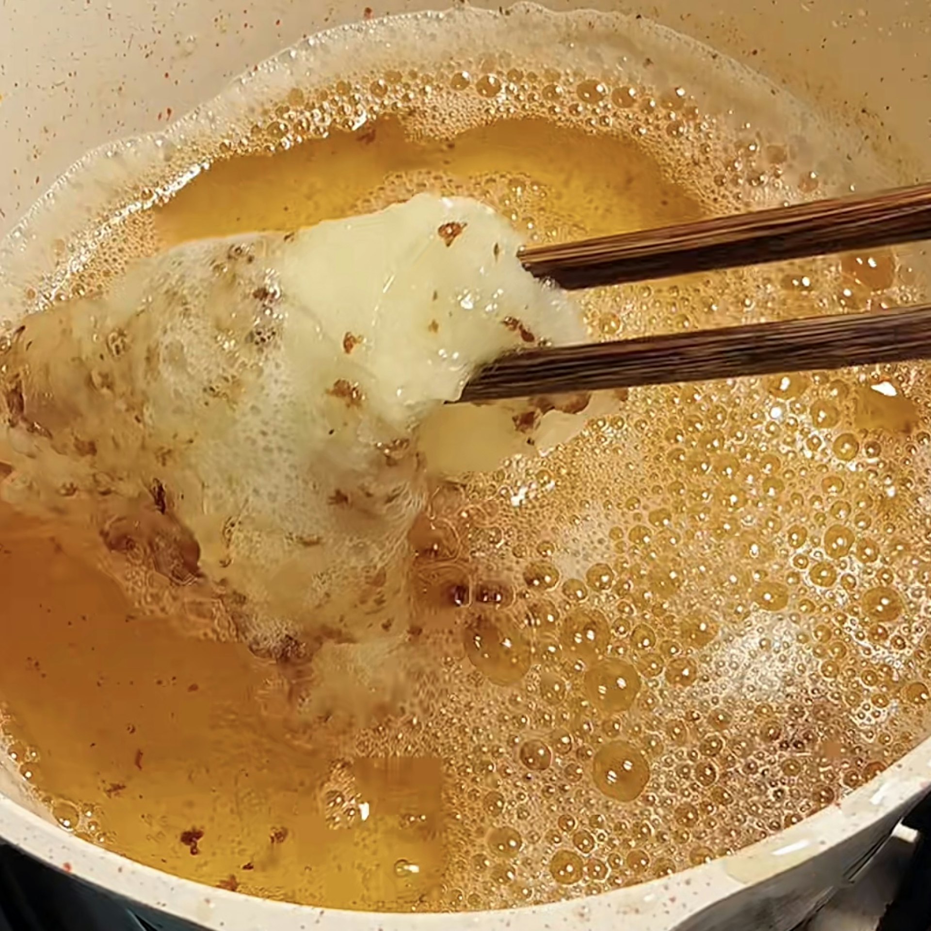 Tại sao nên cho cơm nguội vào dầu đã chiên?- Ảnh 6.