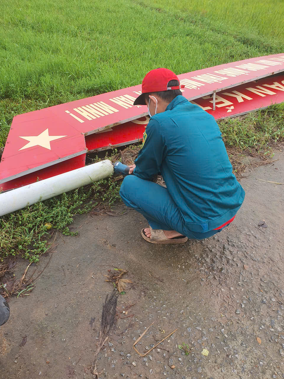 CLIP: Lốc xoáy kinh hoàng ở Đà Nẵng, 4 người bị thương- Ảnh 18. CLIP: Lốc xoáy kinh hoàng ở Đà Nẵng, 4 người bị thương- Ảnh 18.