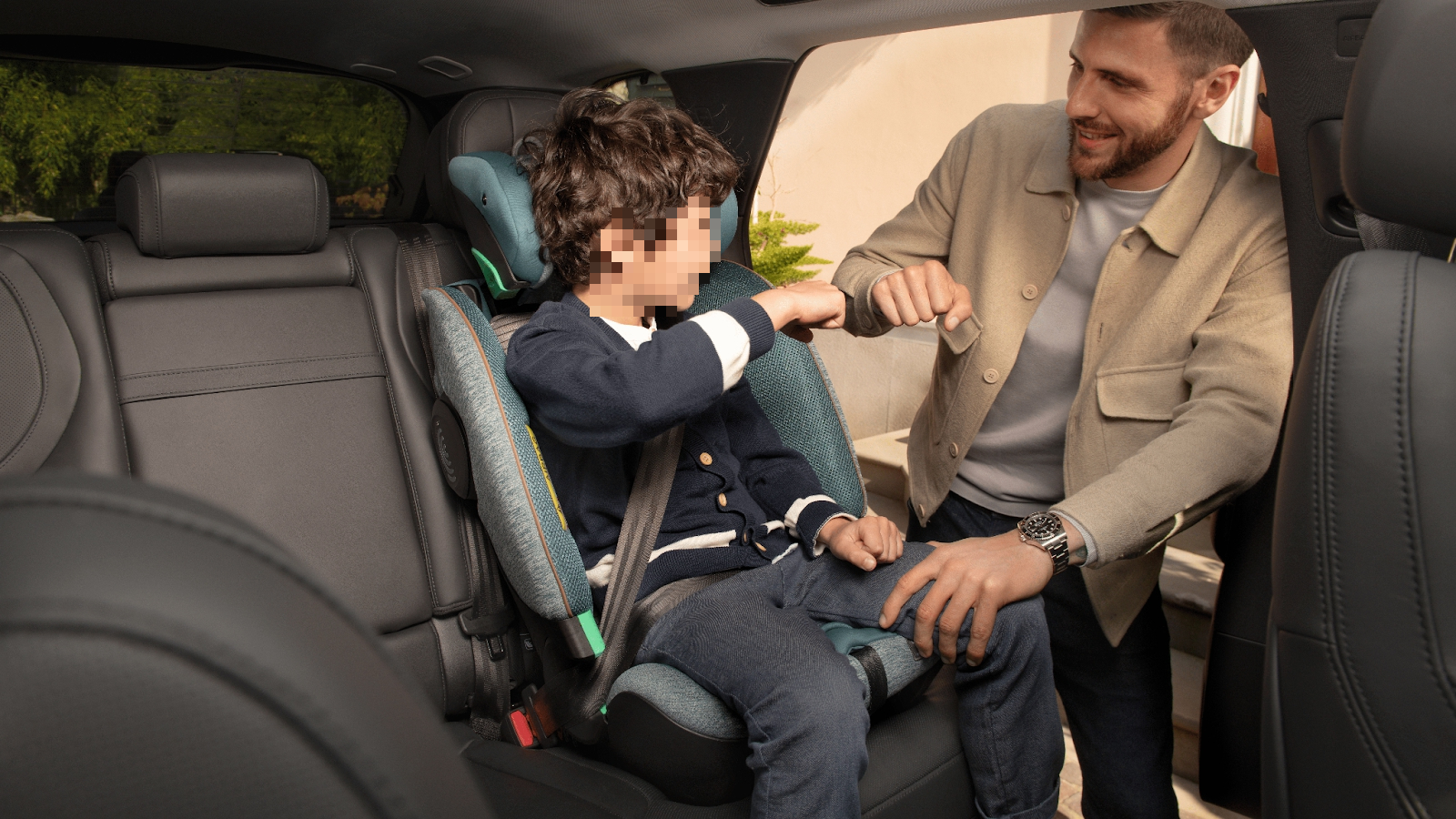 Đi xe máy chở trẻ em theo cách này có thể bị phạt đến 14 triệu đồng- Ảnh 4. Đi xe máy chở trẻ em theo cách này có thể bị phạt đến 14 triệu đồng- Ảnh 4.