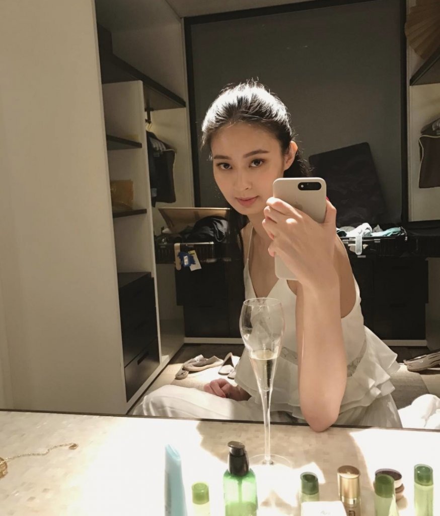 Một Hoa hậu bị thu hồi vương miện, cấm s&oacute;ng vĩnh viễn v&igrave; qu&aacute; gi&agrave;u v&agrave; lười biếng nhất showbiz- Ảnh 4.