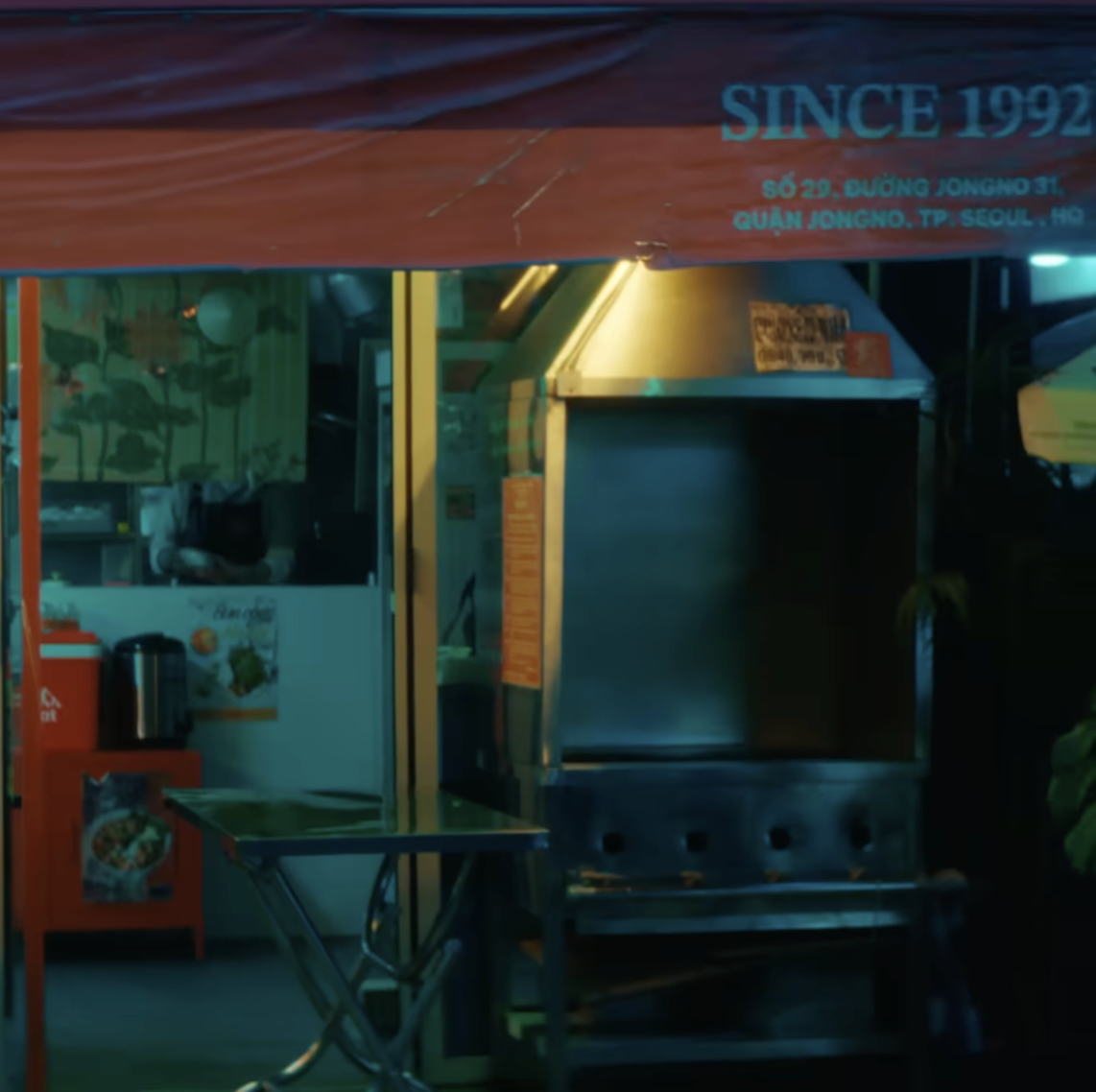 Bánh mì Việt lên MV của idol Kpop: Khung cảnh quán ăn khiến dân mạng vỗ tay rần rần- Ảnh 4. Bánh mì Việt lên MV của idol Kpop: Khung cảnh quán ăn khiến dân mạng vỗ tay rần rần- Ảnh 4.