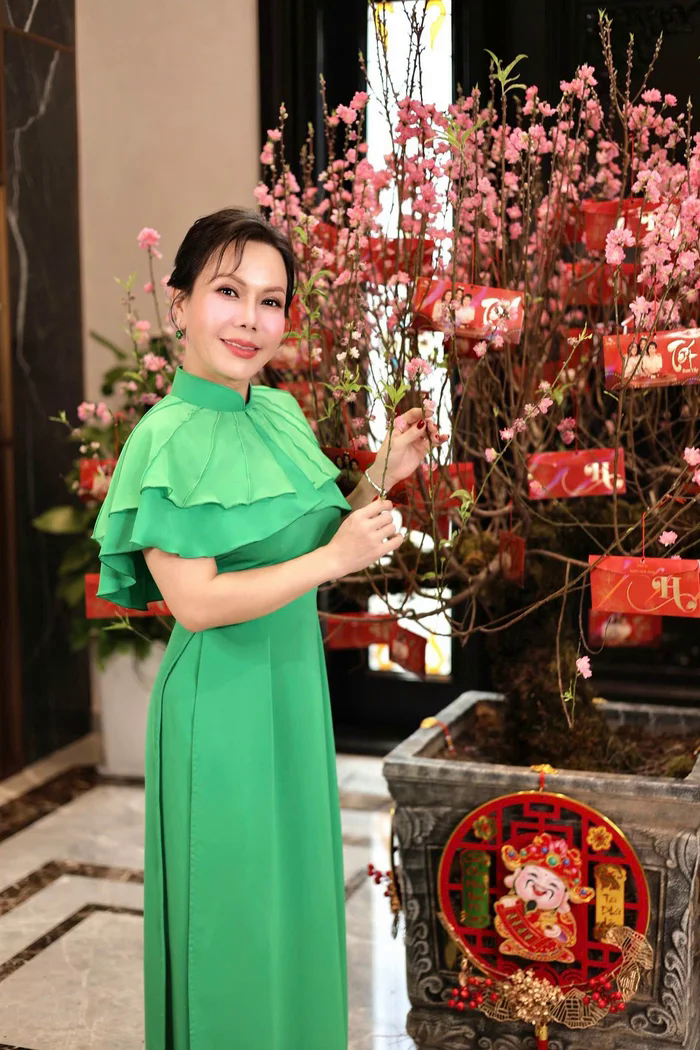 Việt Hương đáp trả khi bị nói bán mỹ phẩm đểu, gia công: 