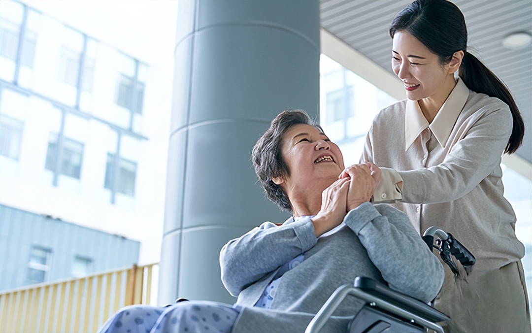 Người phụ nữ nghỉ việc, chăm mẹ bị liệt suốt 12 năm nhưng khi phát hiện di chúc chỉ có tên em trai lại khẳng định: Người phụ nữ nghỉ việc, chăm mẹ bị liệt suốt 12 năm nhưng khi phát hiện di chúc chỉ có tên em trai lại khẳng định:
