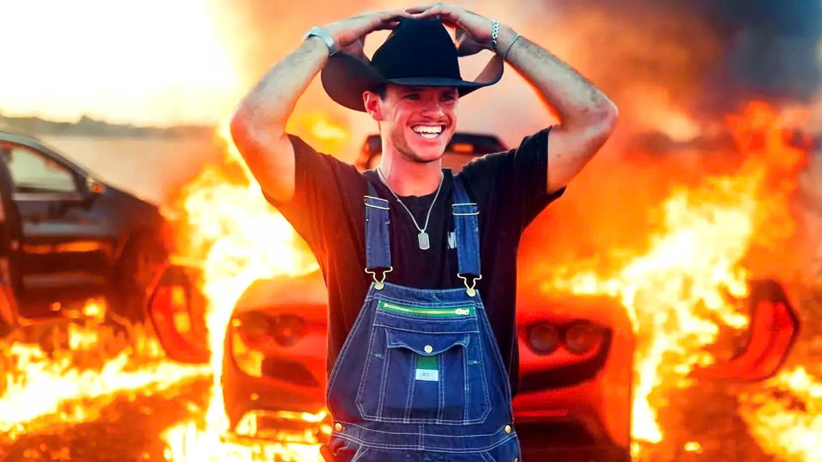 Mua Ferrari F8 Tributo về để đốt, một YouTuber bị bắt vì tội trốn thuế- Ảnh 2.