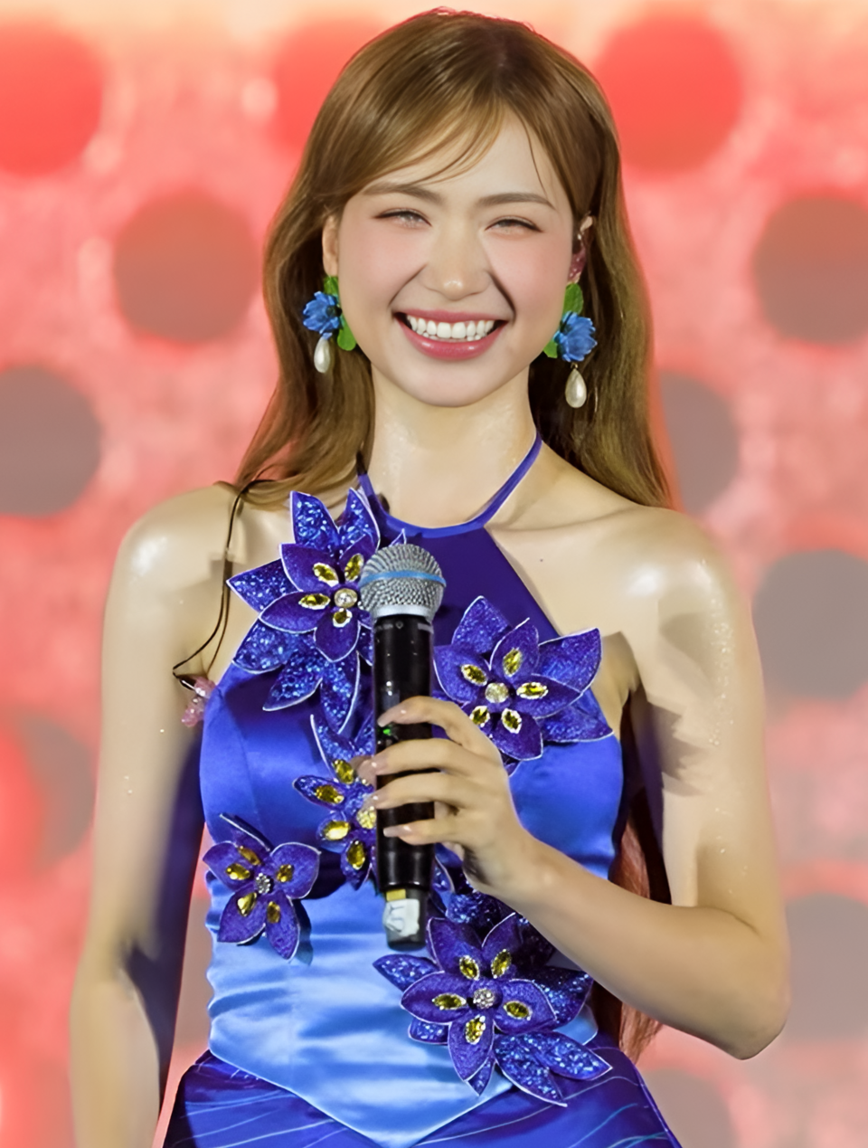 Hòa Minzy phản hồi về chuyện lên xe hoa- Ảnh 4. Hòa Minzy phản hồi về chuyện lên xe hoa- Ảnh 4.