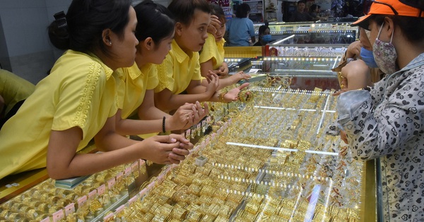 Giá vàng hôm nay 18-11: Rơi thẳng đứng chỉ trong vài giờ