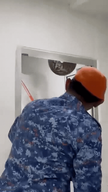 Bé gái đi học về nói phòng tắm có "mảnh vải hoa", mẹ về nhà kiểm tra thì giật mình, lập tức gọi cứu hộ- Ảnh 2. Bé gái đi học về nói phòng tắm có "mảnh vải hoa", mẹ về nhà kiểm tra thì giật mình, lập tức gọi cứu hộ- Ảnh 2.