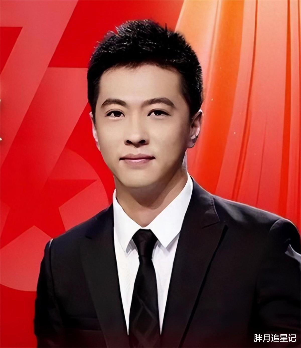 15 ngày sau khi ho ra máu và ngất xỉu ngay trên sóng truyền hình, MC đẹp trai nhất showbiz qua đời- Ảnh 1. 15 ngày sau khi ho ra máu và ngất xỉu ngay trên sóng truyền hình, MC đẹp trai nhất showbiz qua đời- Ảnh 1.