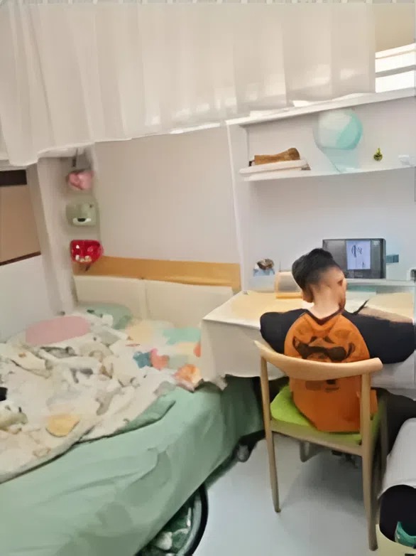 Đăng ảnh khoe con chăm học, mẹ sốc nặng khi bị cư dân mạng phán: 