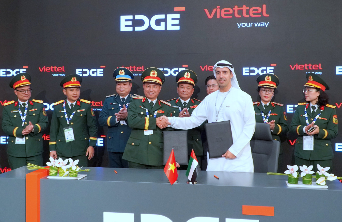 Bộ Quốc phòng Việt Nam tham dự triển lãm hàng không lớn tại Dubai- Ảnh 2.