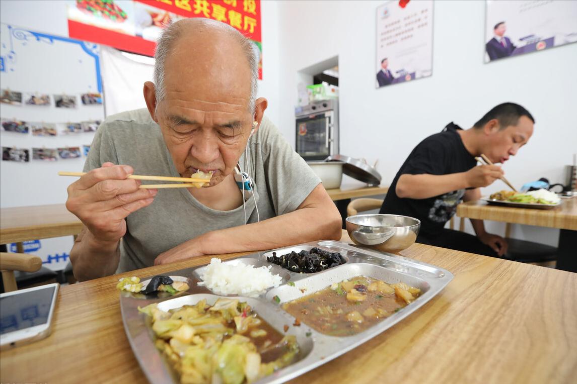 Đến năm 75 tuổi, tôi mới hiểu: Chi cùng một khoản tiền, vào viện dưỡng lão an tâm hơn hẳn thuê người chăm sóc- Ảnh 4.