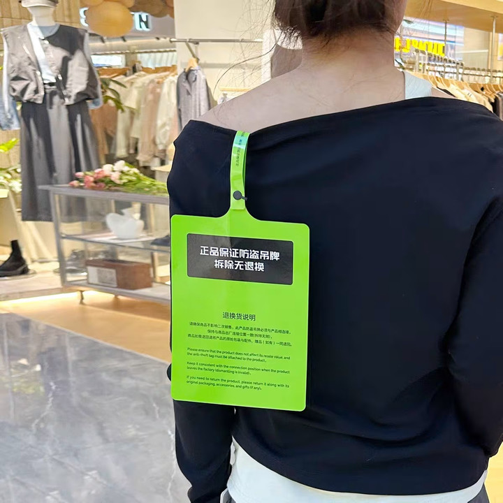 Nhãn mác to như iPad- chiêu chống trả hàng cực dị của cửa hàng Trung Quốc- Ảnh 3.