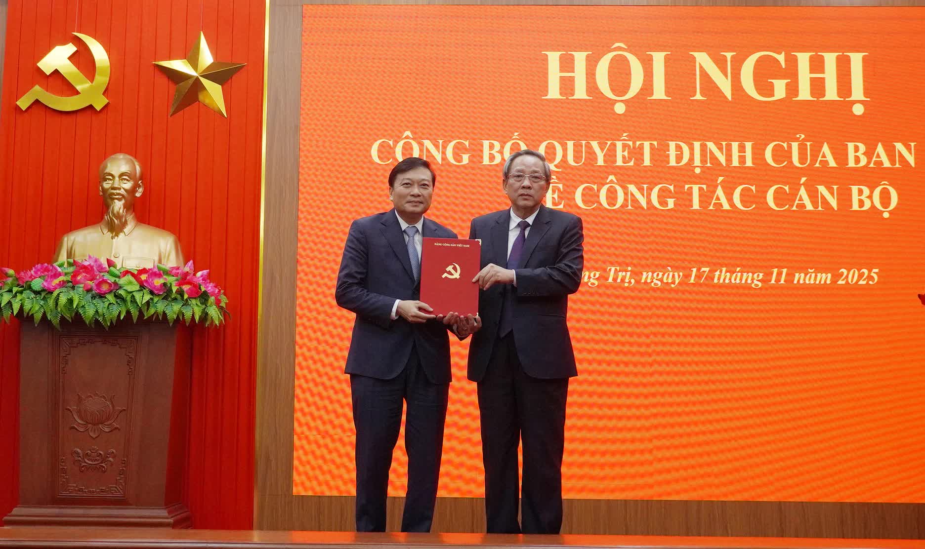 Đồng chí Lê Hồng Vinh được bầu giữ chức Chủ tịch UBND tỉnh Quảng Trị- Ảnh 2.