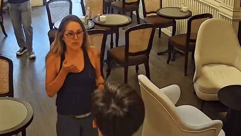 Khách Tây lạy chủ quán ở Hà Nội vì bán đồ ăn quá ngon: Vị khách gọi 12 món- Ảnh 2.