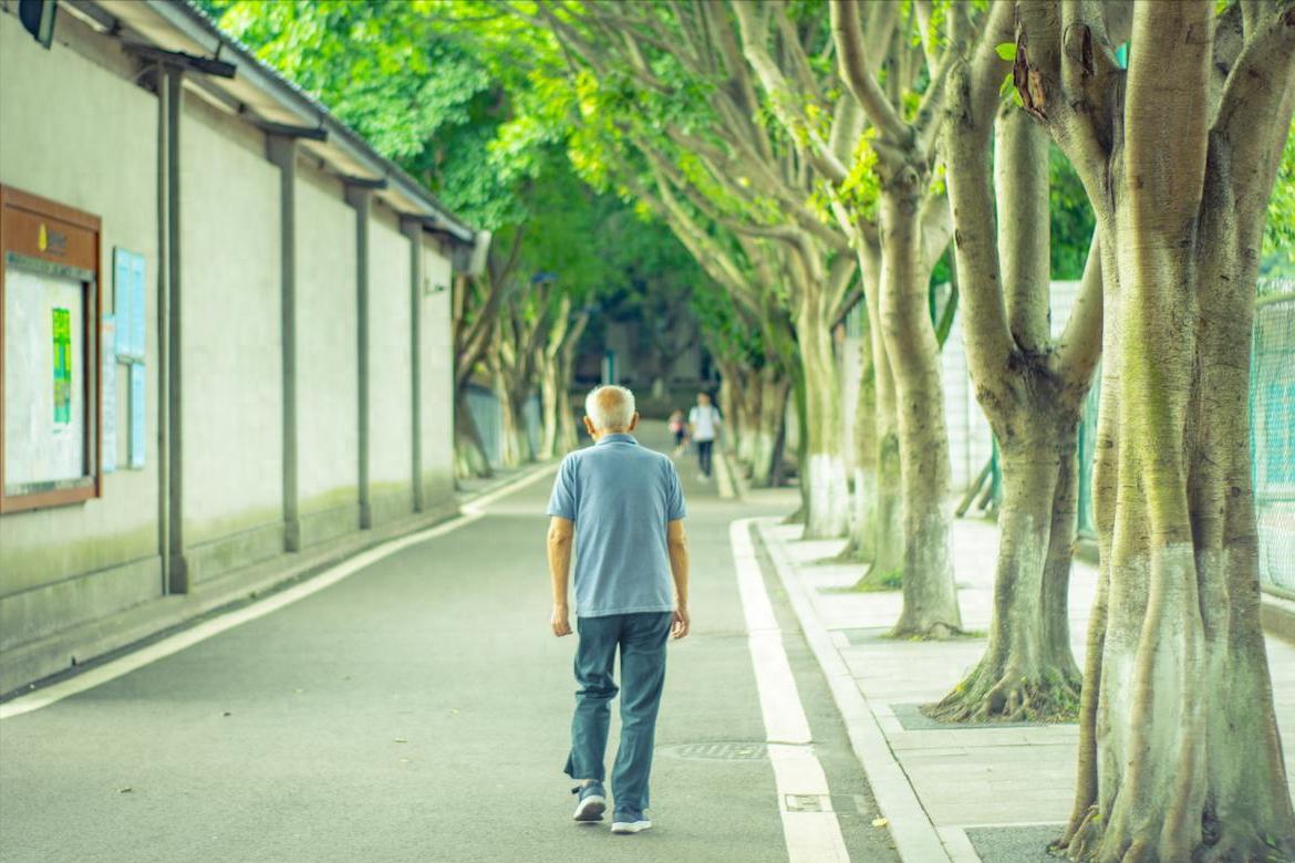 Đến năm 75 tuổi, tôi mới hiểu: Chi cùng một khoản tiền, vào viện dưỡng lão an tâm hơn hẳn thuê người chăm sóc- Ảnh 1.