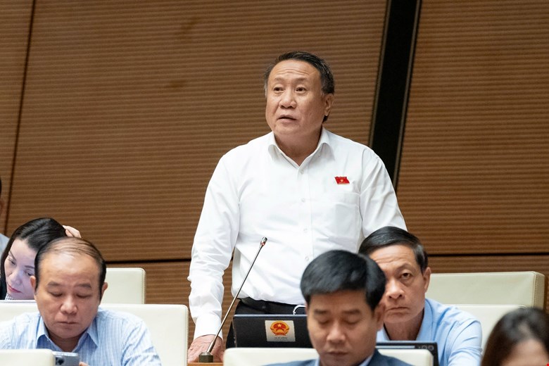 Xe taxi phải trang bị ghế ngồi trẻ em, đại biểu Quốc hội đề xuất gì?- Ảnh 1. Xe taxi phải trang bị ghế ngồi trẻ em, đại biểu Quốc hội đề xuất gì?- Ảnh 1.