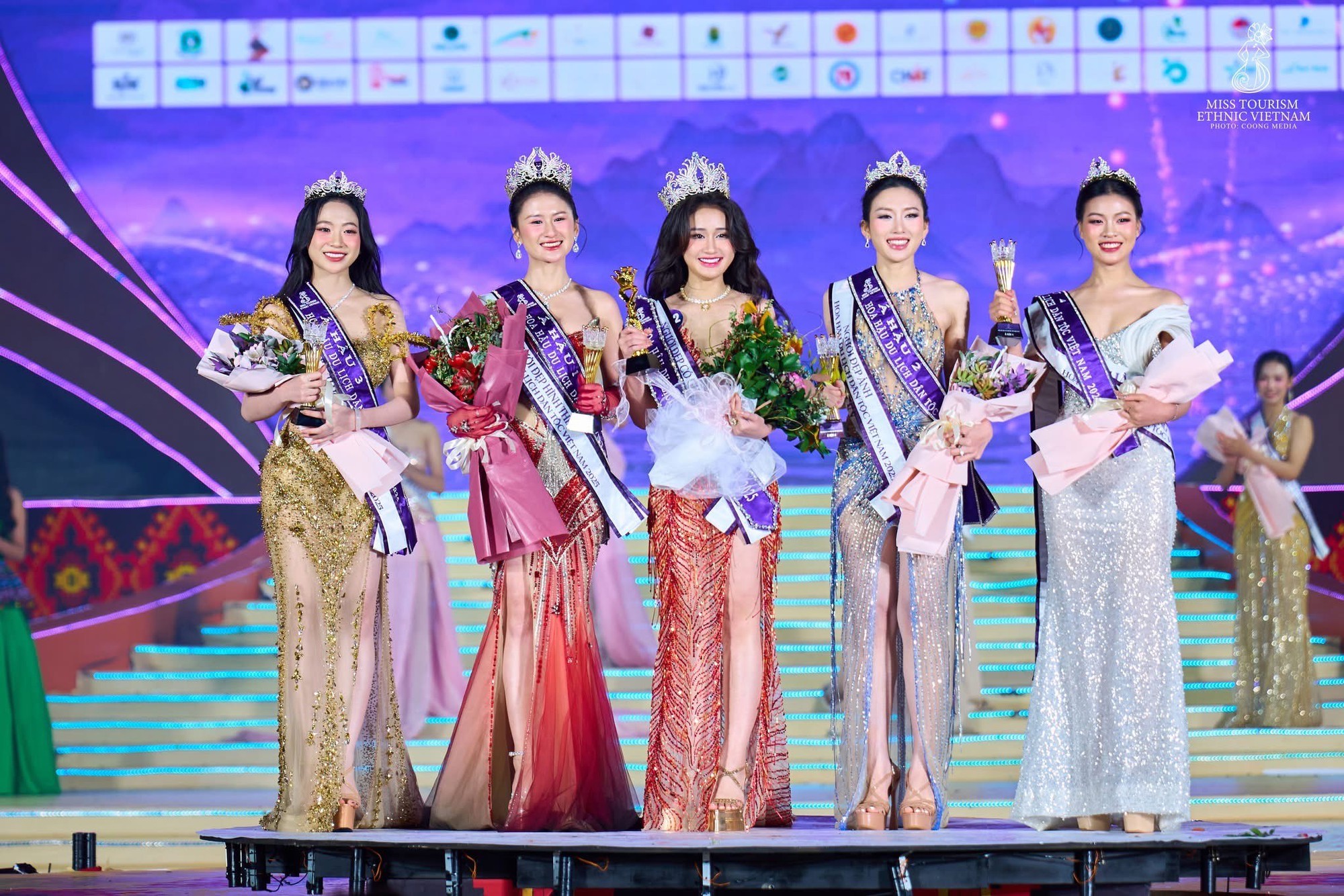 Nhan sắc người đẹp Thanh Hóa vừa đăng quang Á hậu 3 Hoa hậu Du lịch Dân tộc Việt Nam- Ảnh 2.