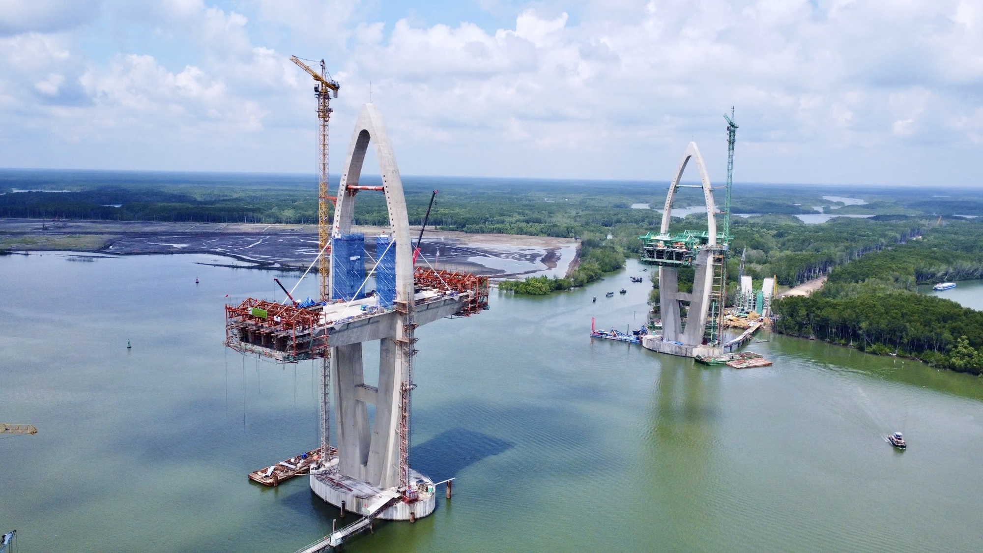 Chưa từng có: Cầu lập kỷ lục Đông Nam Á, nối 2 địa phương giàu nhất Việt Nam vượt tiến độ tới 6 tháng- Ảnh 3.