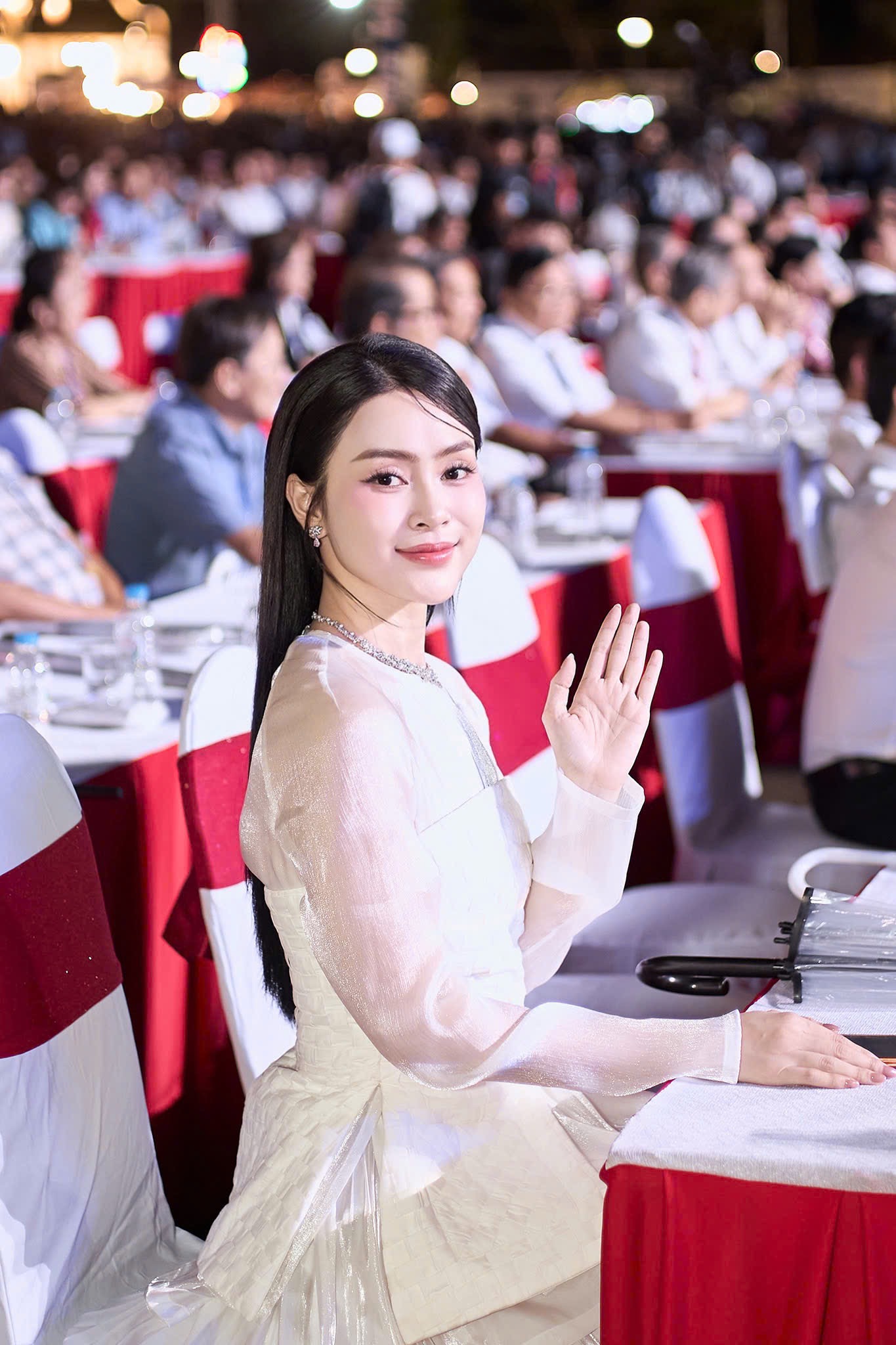 Hoa hậu Lý Kim Thảo review món chè cua ở Cà Mau- Ảnh 3.