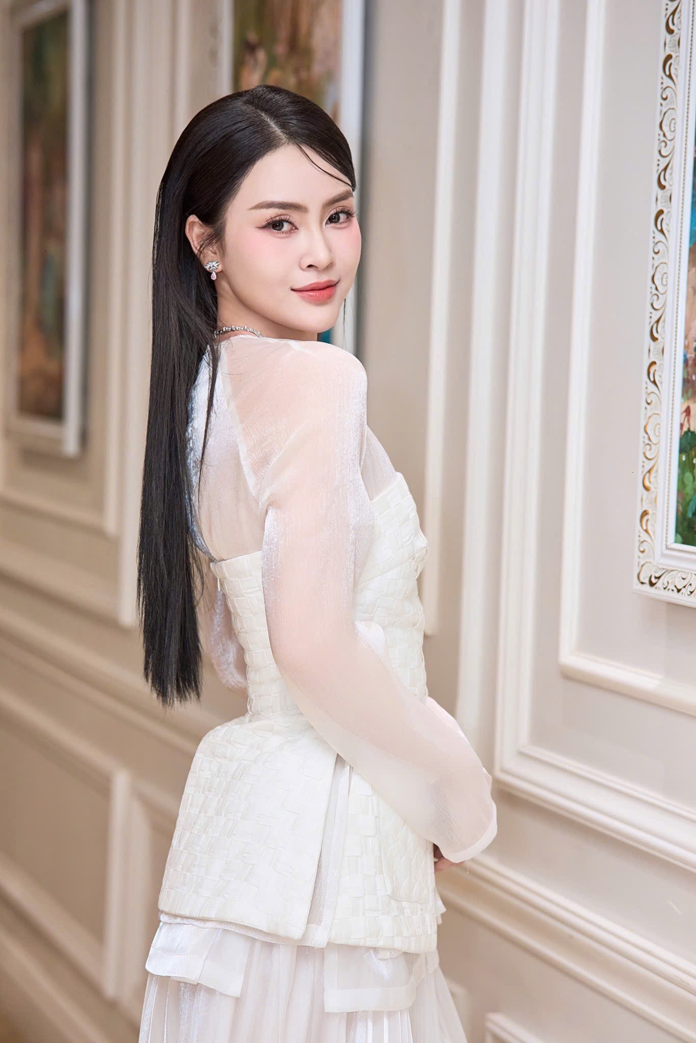 Hoa hậu Lý Kim Thảo review món chè cua ở Cà Mau- Ảnh 1.