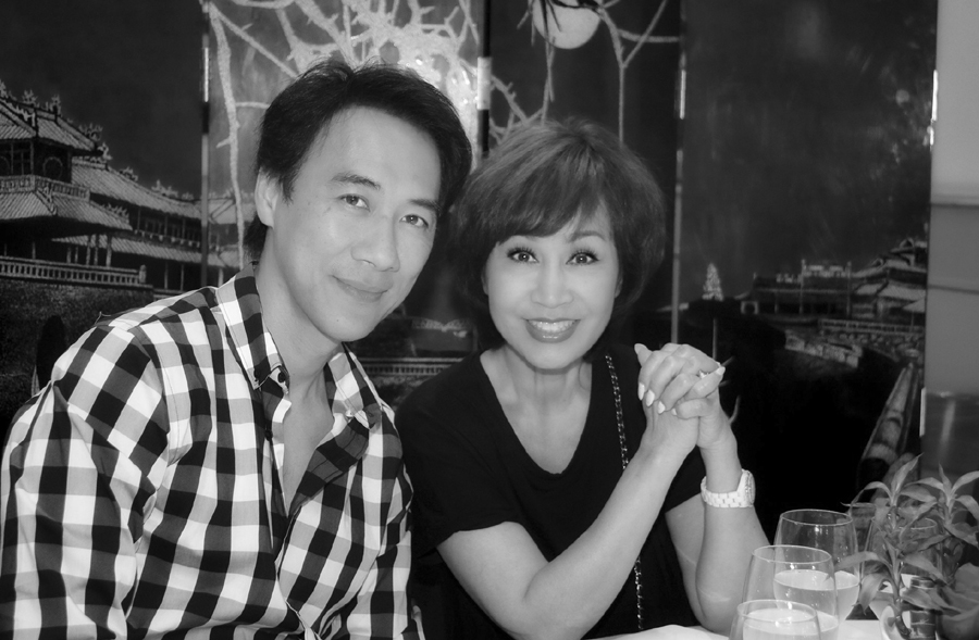 Nữ ca sĩ 1 lần đò, lấy chồng 2 kém 13 tuổi vì dính bầu: Hôn nhân viên mãn, gia đình toàn ngôi sao ca nhạc- Ảnh 4. Nữ ca sĩ 1 lần đò, lấy chồng 2 kém 13 tuổi vì dính bầu: Hôn nhân viên mãn, gia đình toàn ngôi sao ca nhạc- Ảnh 4.