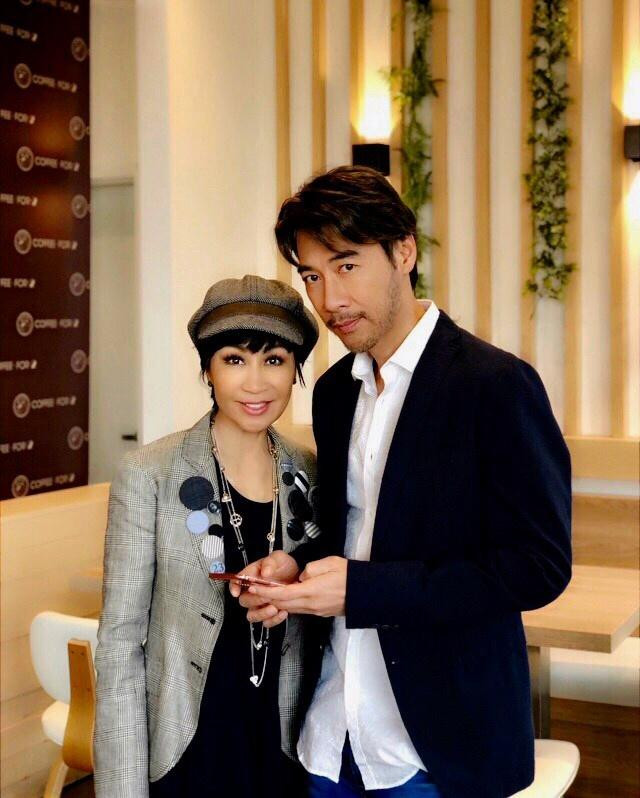 Nữ ca sĩ 1 lần đò, lấy chồng 2 kém 13 tuổi vì dính bầu: Hôn nhân viên mãn, gia đình toàn ngôi sao ca nhạc- Ảnh 3. Nữ ca sĩ 1 lần đò, lấy chồng 2 kém 13 tuổi vì dính bầu: Hôn nhân viên mãn, gia đình toàn ngôi sao ca nhạc- Ảnh 3.