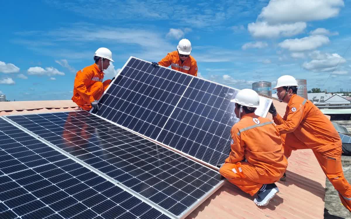 Điện Mặt trời thắp sáng đảo xa- Ảnh 1.