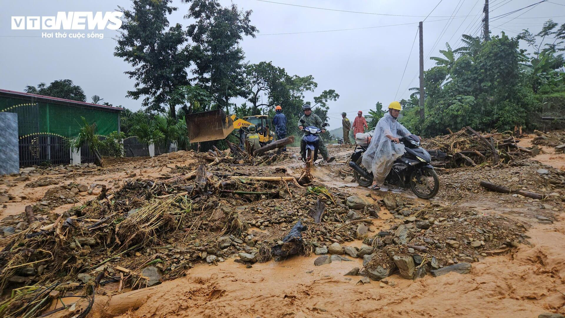 Người phụ nữ 2 lần mất nhà vì lũ cuốn ở Đắk Lắk: Chỉ kịp ôm 2 con tháo chạy- Ảnh 7.