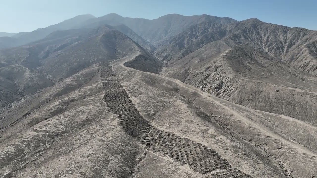 Bí mật về 5.200 chiếc hố trên dãy Andes dần hé lộ- Ảnh 1. Bí mật về 5.200 chiếc hố trên dãy Andes dần hé lộ- Ảnh 1.