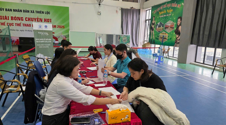 Hàng trăm khách thức đêm chờ mua NƠXH, chủ đầu tư bất ngờ đổi 'chiến thuật' - Ảnh 2.