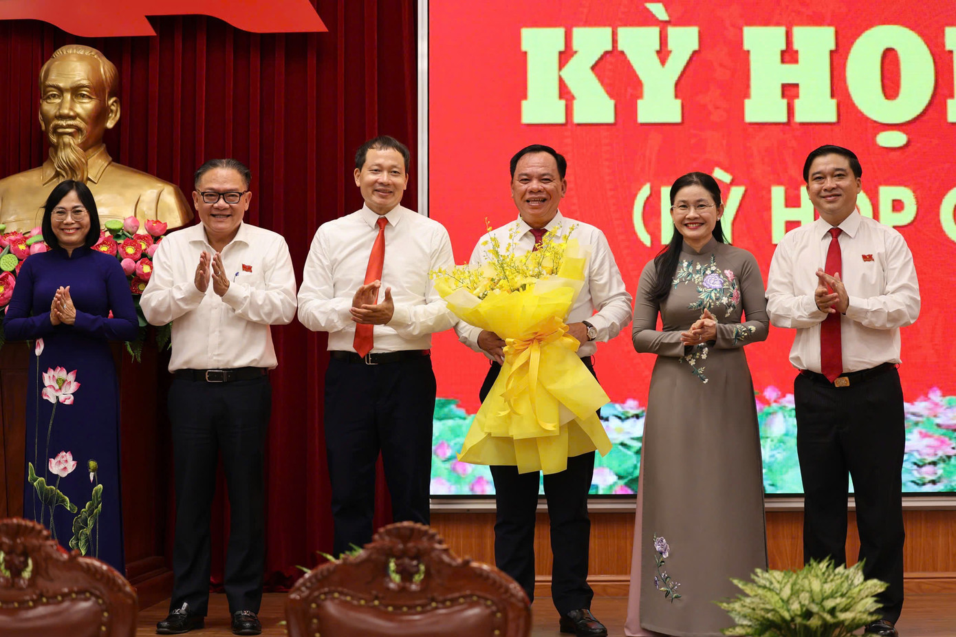 Ông Nguyễn Văn Út được bầu làm Chủ tịch UBND tỉnh Đồng Nai- Ảnh 2.