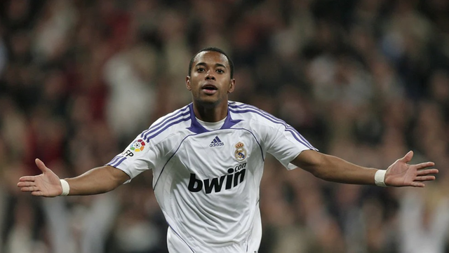 Thần đồng bóng đá trượt dài, vào tù ra tội vì bê bối hiếp dâm tập thể- Ảnh 2. Thần đồng bóng đá trượt dài, vào tù ra tội vì bê bối hiếp dâm tập thể- Ảnh 2.