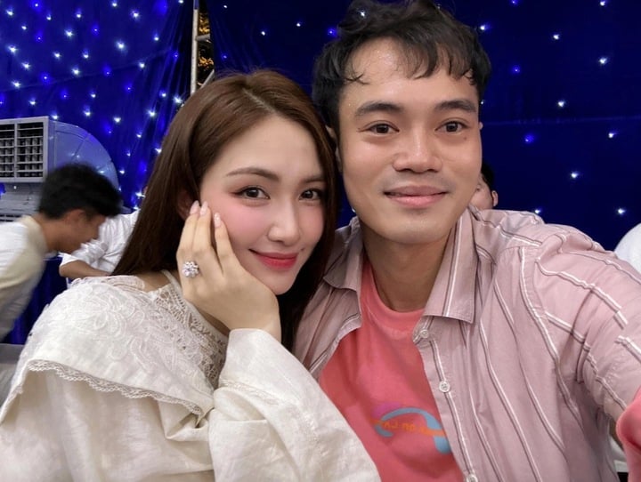 Hòa Minzy phản hồi về chuyện lên xe hoa- Ảnh 5. Hòa Minzy phản hồi về chuyện lên xe hoa- Ảnh 5.