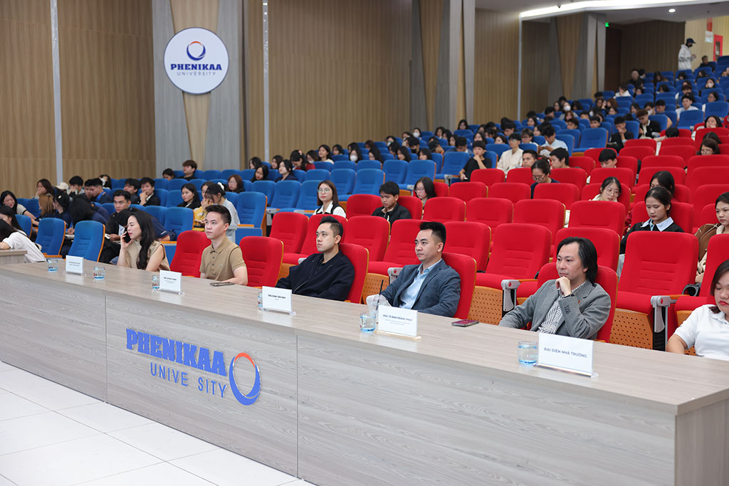 Sinh viên Phenikaa ví xe xăng như "Nokia 1280 thời chưa chịu nâng cấp": Sân chơi Green Voices nóng hơn dự đoán- Ảnh 5. Sinh viên Phenikaa ví xe xăng như "Nokia 1280 thời chưa chịu nâng cấp": Sân chơi Green Voices nóng hơn dự đoán- Ảnh 5.