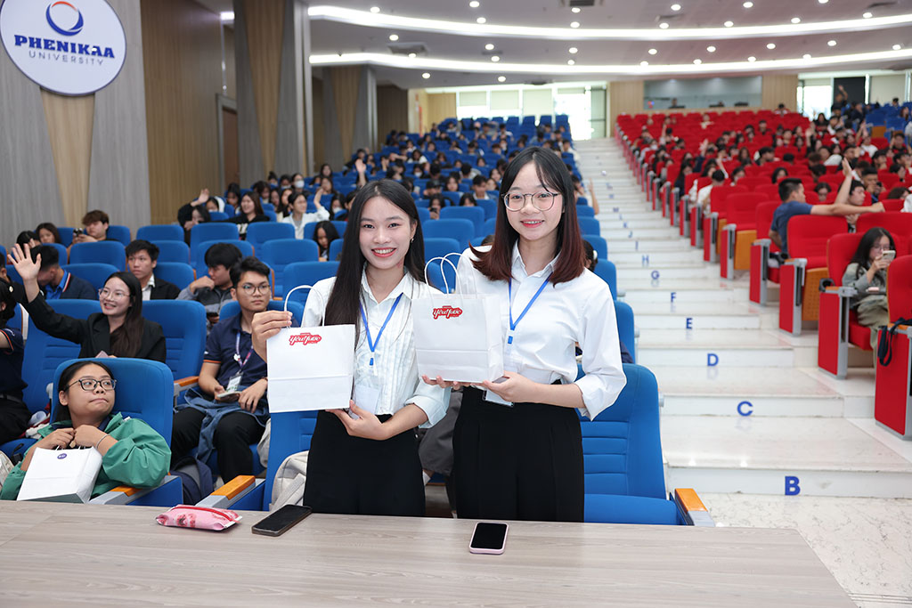 Sinh viên Phenikaa ví xe xăng như "Nokia 1280 thời chưa chịu nâng cấp": Sân chơi Green Voices nóng hơn dự đoán- Ảnh 6. Sinh viên Phenikaa ví xe xăng như "Nokia 1280 thời chưa chịu nâng cấp": Sân chơi Green Voices nóng hơn dự đoán- Ảnh 6.