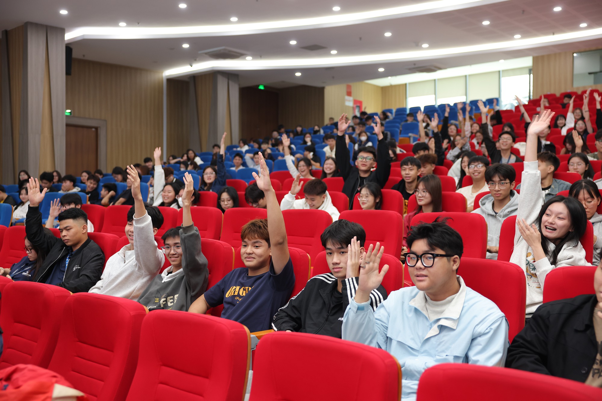 Đại học Phenikaa lập kỷ lục mới tại Green Voices: Hai nữ sinh ng&agrave;nh dược đạt điểm cao nhất từ đầu m&ugrave;a- Ảnh 7.