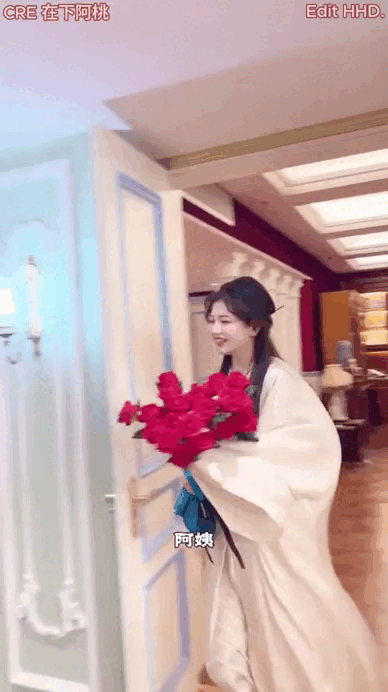 "Phú bà" xứ Trung sở hữu nhan sắc khiến mọi người ngẩn ngơ, cuộc sống trong biệt phủ 1.200m² xa hoa đến choáng váng- Ảnh 4.