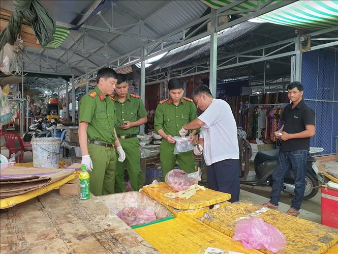 Bắt tạm giam cán bộ thú y Phạm Hồng Phúc và 2 người khác- Ảnh 4. Bắt tạm giam cán bộ thú y Phạm Hồng Phúc và 2 người khác- Ảnh 4.